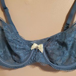 NWT Victoria's Secret Lace Bra size 34b
